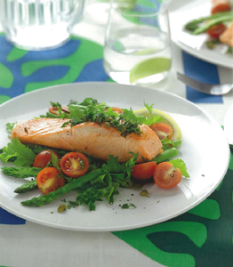 Grilled salmon with asparagus and baby beans